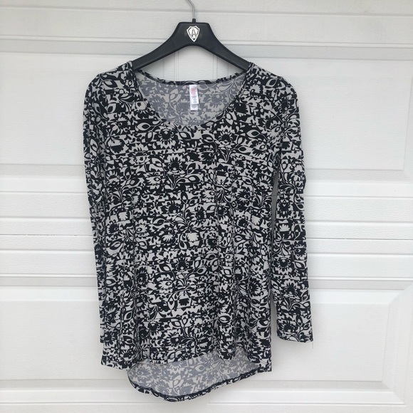 LuLaRoe Black & White Floral Pattern Long Sleeve - Picture 5 of 7